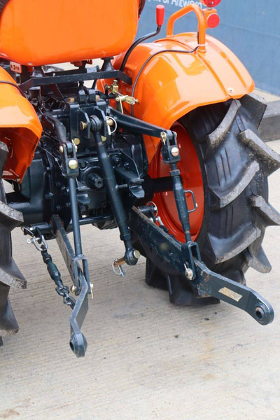 Traktor Kubota B7001DT: das Bild 18