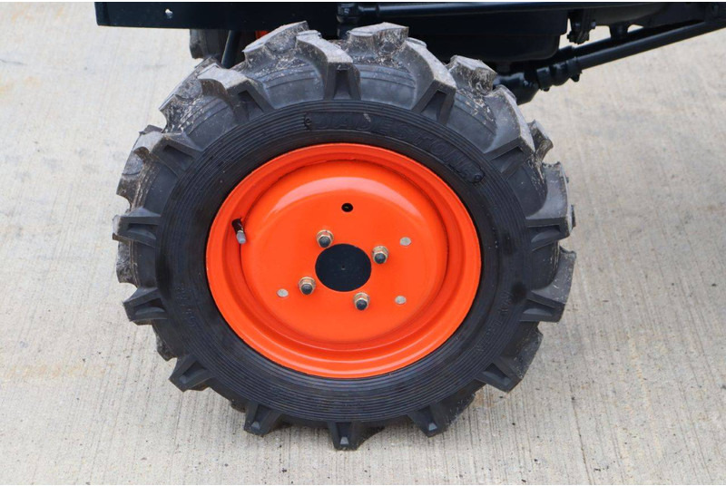 Traktor Kubota B7001DT: das Bild 15