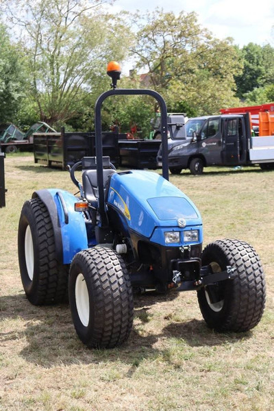 Traktor New Holland T3040: das Bild 7