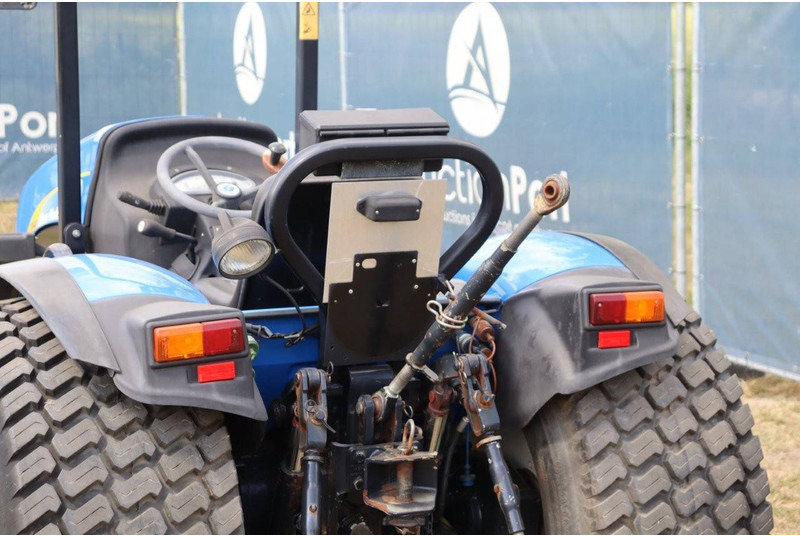 Traktor New Holland T3040: das Bild 16