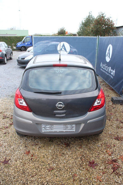 Opel Corsa - Limousine: das Bild 4 Opel Corsa - Limousine: das Bild 4