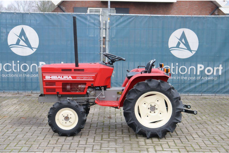 Shibaura SP1540 - Traktor: das Bild 2 Shibaura SP1540 - Traktor: das Bild 2