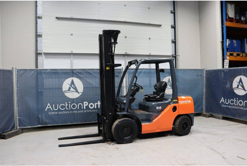 Toyota 02-8FDF30 - Dieselstapler: das Bild 1 Toyota 02-8FDF30 - Dieselstapler: das Bild 1