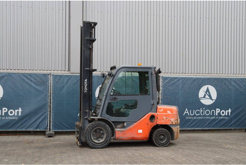 Toyota 02-8FDJF35 - Dieselstapler: das Bild 1 Toyota 02-8FDJF35 - Dieselstapler: das Bild 1