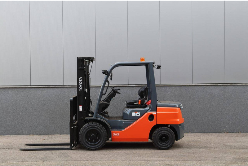 Toyota 52-8FDF30 - Dieselstapler: das Bild 2 Toyota 52-8FDF30 - Dieselstapler: das Bild 2