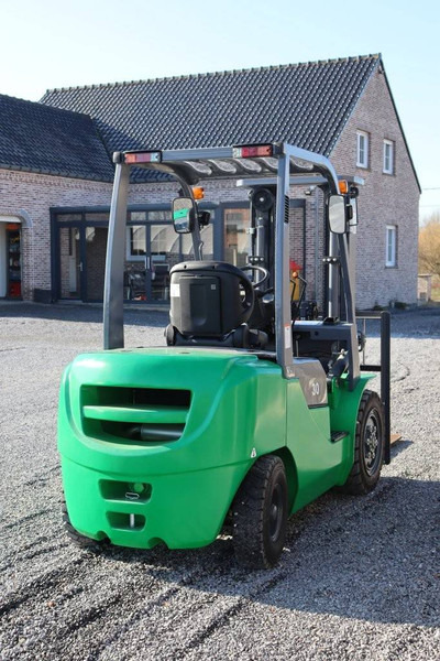 Yanmar FD30 - Dieselstapler: das Bild 5 Yanmar FD30 - Dieselstapler: das Bild 5