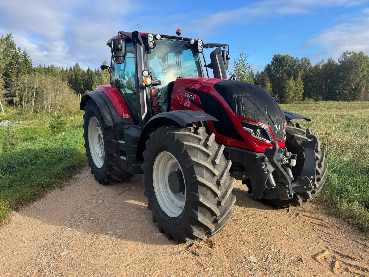 Valtra T255 - Traktor: das Bild 2 Valtra T255 - Traktor: das Bild 2