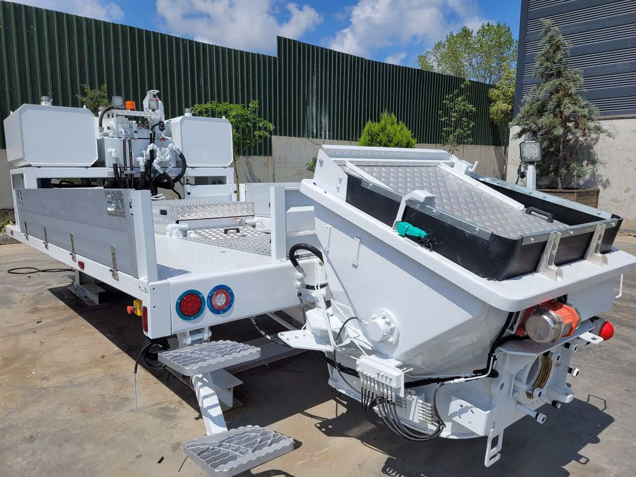 MERCEDES-BENZ New BMS BLP 14-09 on chassis - Betonpumpe: das Bild 1 MERCEDES-BENZ New BMS BLP 14-09 on chassis - Betonpumpe: das Bild 1