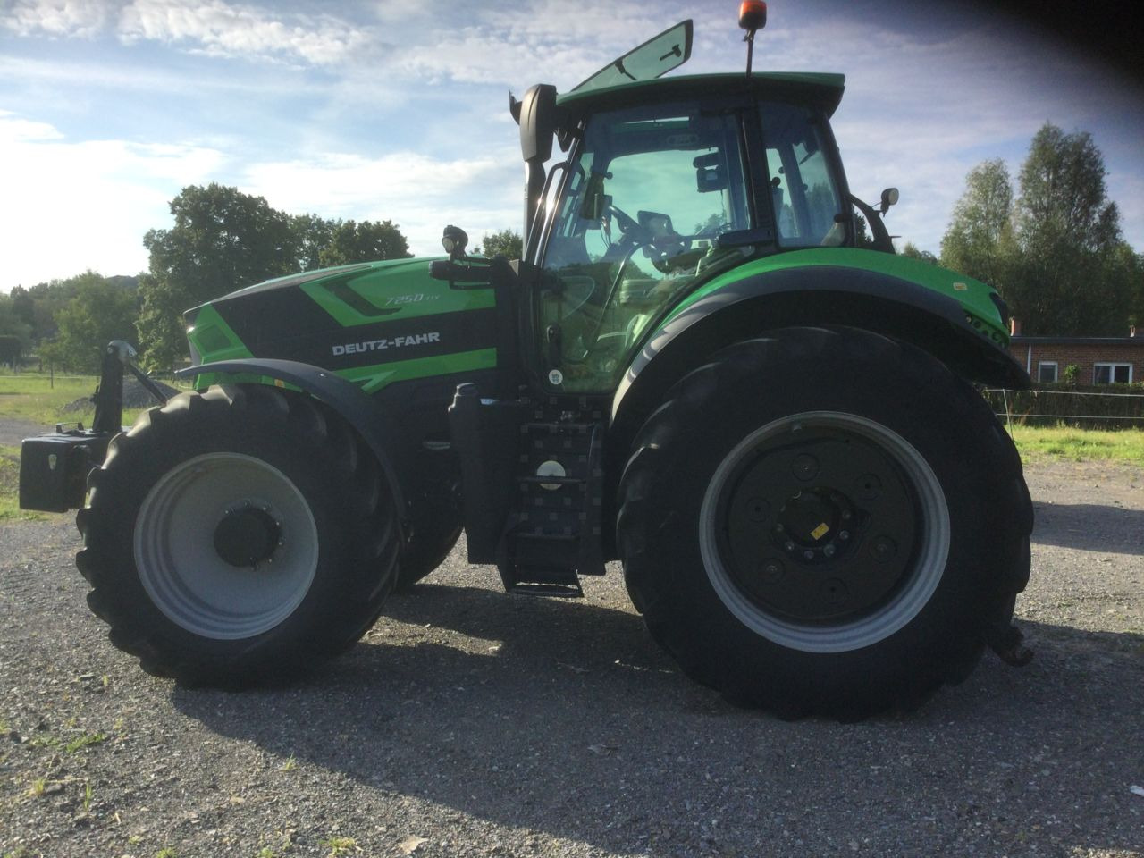 Deutz-Fahr AGROTRON 7250 TTV - Traktor: das Bild 2 Deutz-Fahr AGROTRON 7250 TTV - Traktor: das Bild 2