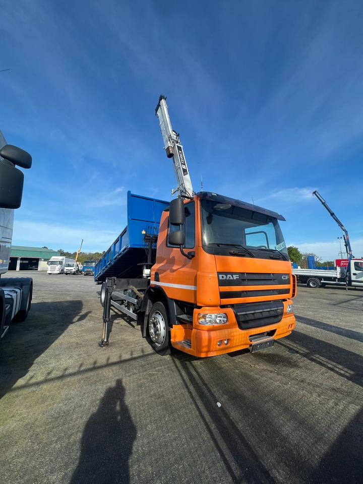 CAMION GRUA Y CAJA BASCULANTE DAF 65.250 - Kipper, Autokran: das Bild 2 CAMION GRUA Y CAJA BASCULANTE DAF 65.250 - Kipper, Autokran: das Bild 2