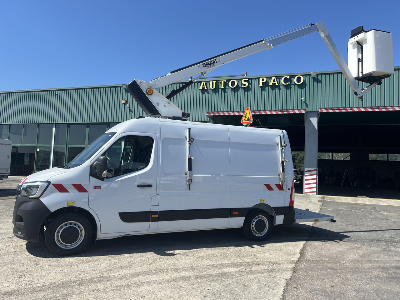 FURGON CON CESTA RENAULT MASTER - LKW mit Arbeitsbühne: das Bild 3 FURGON CON CESTA RENAULT MASTER - LKW mit Arbeitsbühne: das Bild 3