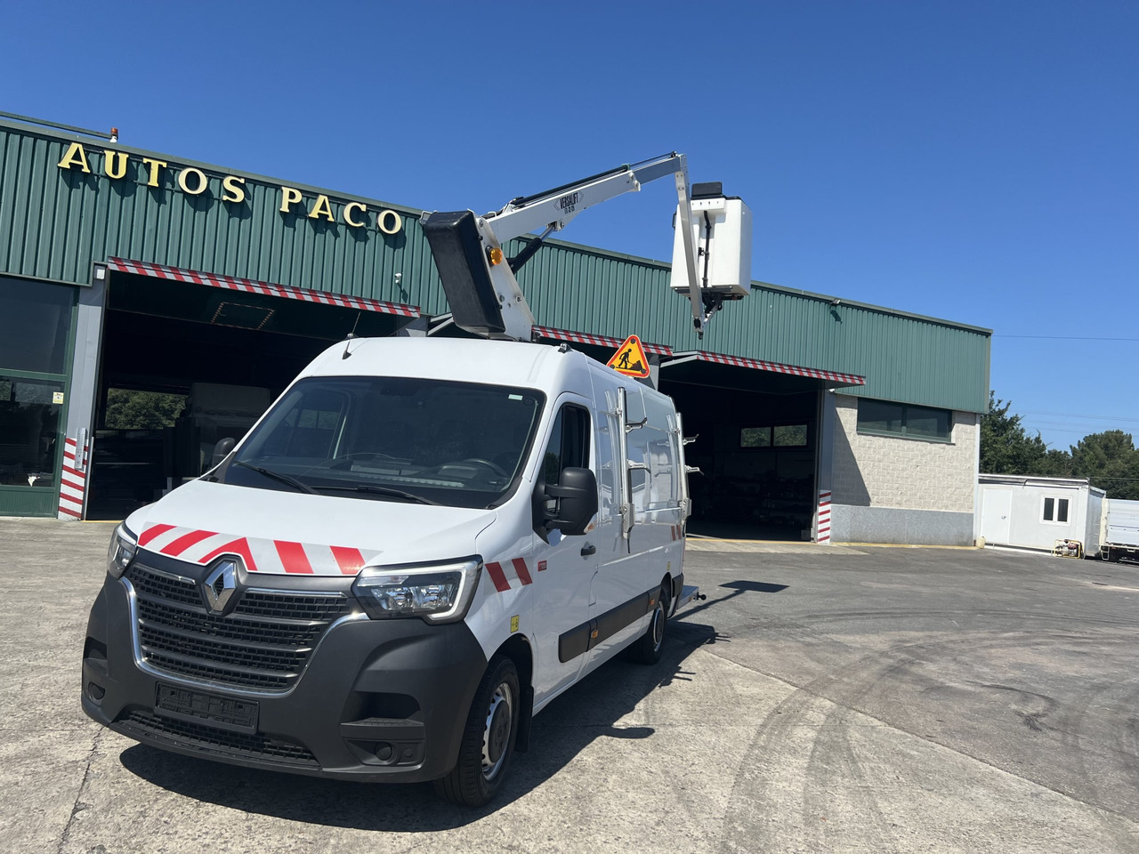 FURGON CON CESTA RENAULT MASTER - LKW mit Arbeitsbühne: das Bild 2 FURGON CON CESTA RENAULT MASTER - LKW mit Arbeitsbühne: das Bild 2