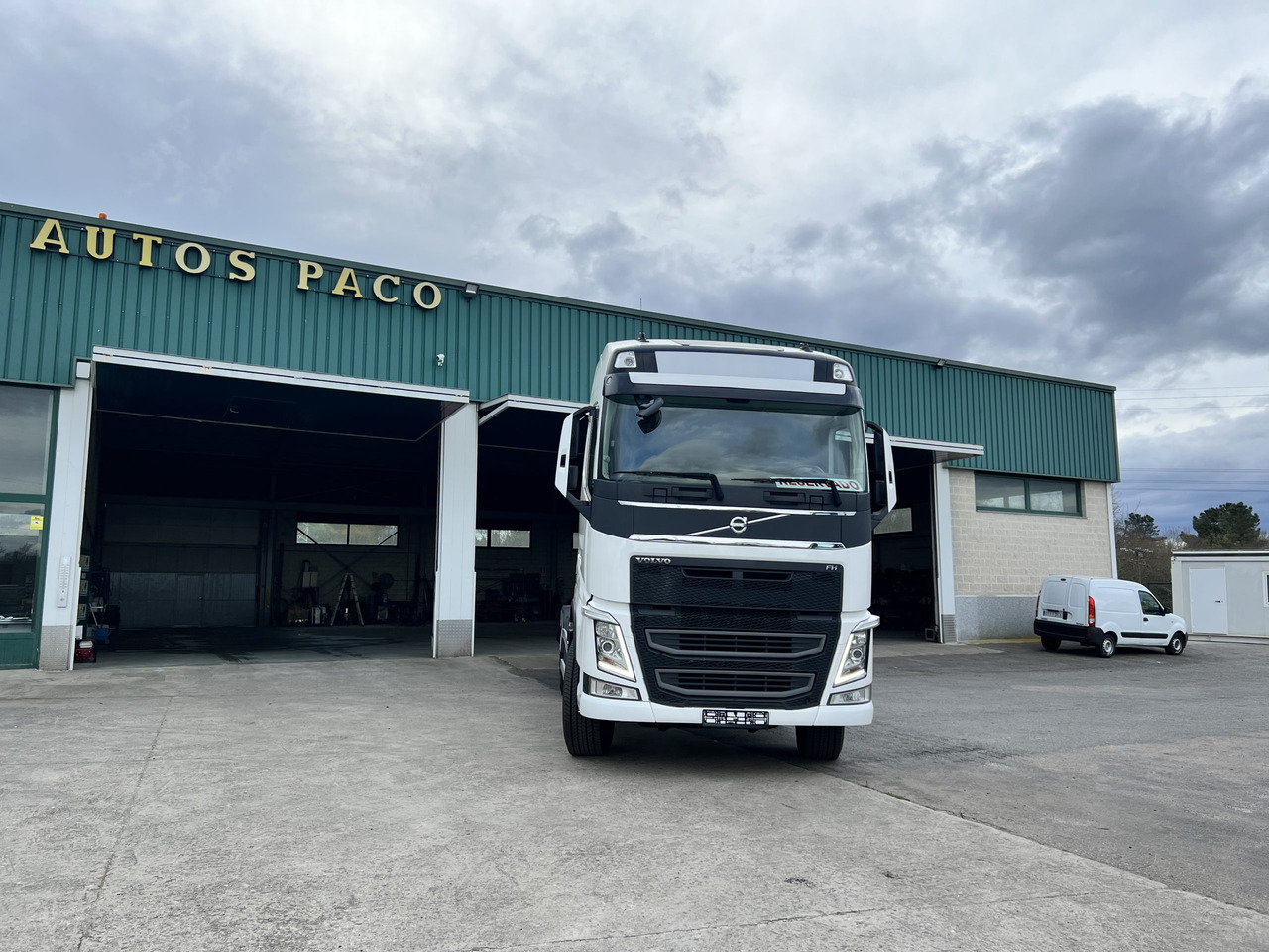 Camion Volvo 540 en chasis con retarder - Fahrgestell LKW: das Bild 1 Camion Volvo 540 en chasis con retarder - Fahrgestell LKW: das Bild 1