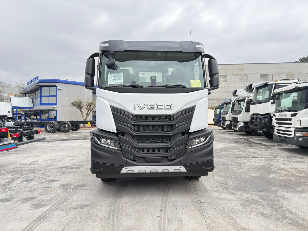 IVECO AD280X46 YPS ON X-Way E6 (Chassis) - Fahrgestell LKW: das Bild 3 IVECO AD280X46 YPS ON X-Way E6 (Chassis) - Fahrgestell LKW: das Bild 3