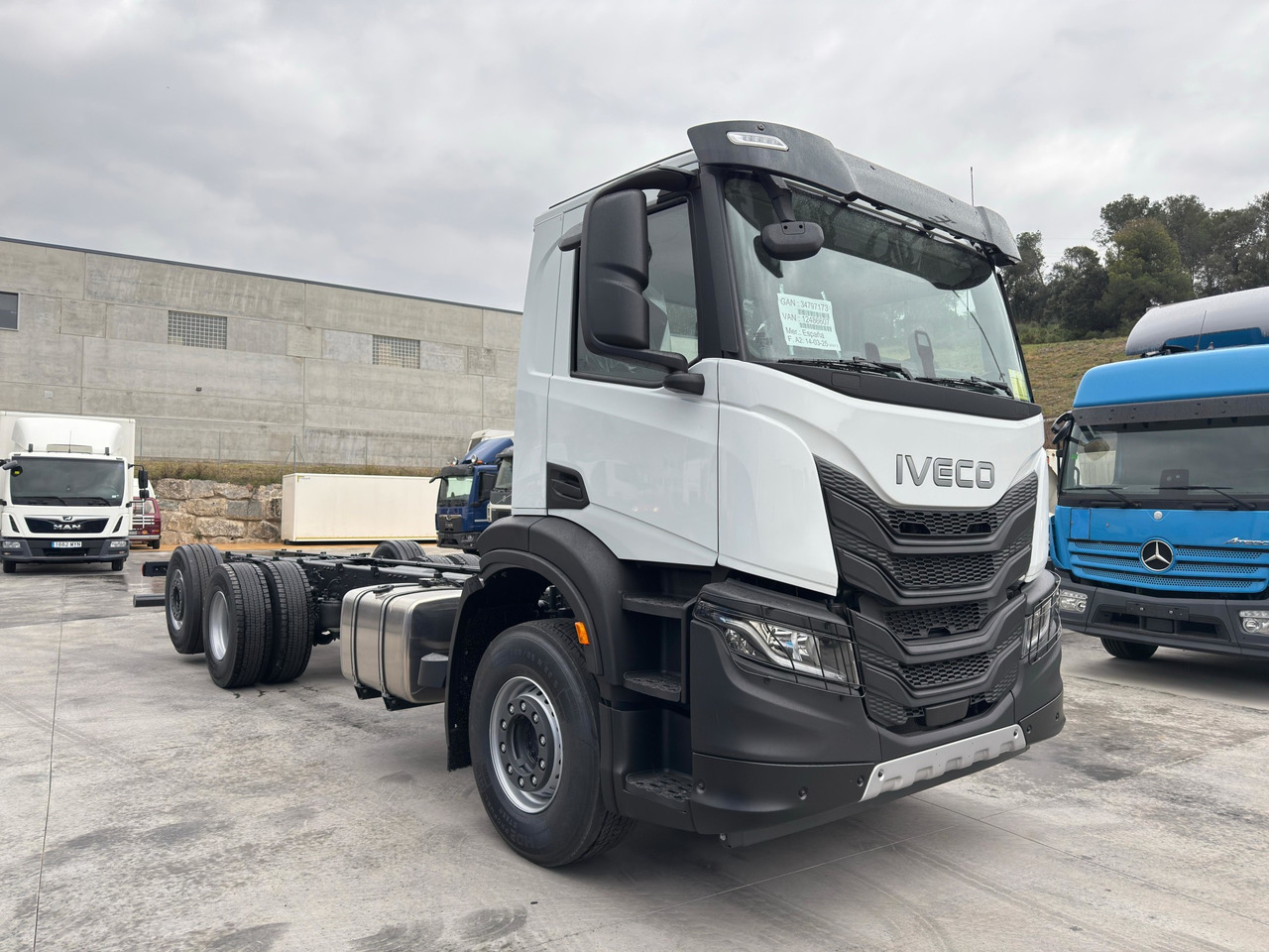 IVECO AD280X46 YPS ON X-Way E6 (Chassis) - Fahrgestell LKW: das Bild 2 IVECO AD280X46 YPS ON X-Way E6 (Chassis) - Fahrgestell LKW: das Bild 2