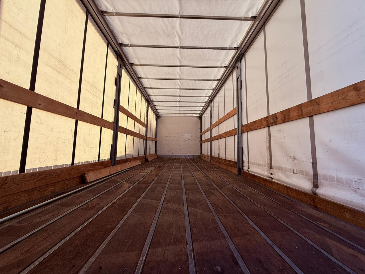 RENAULT D19.280 E6 (Tauliner) - Plane LKW: das Bild 5 RENAULT D19.280 E6 (Tauliner) - Plane LKW: das Bild 5