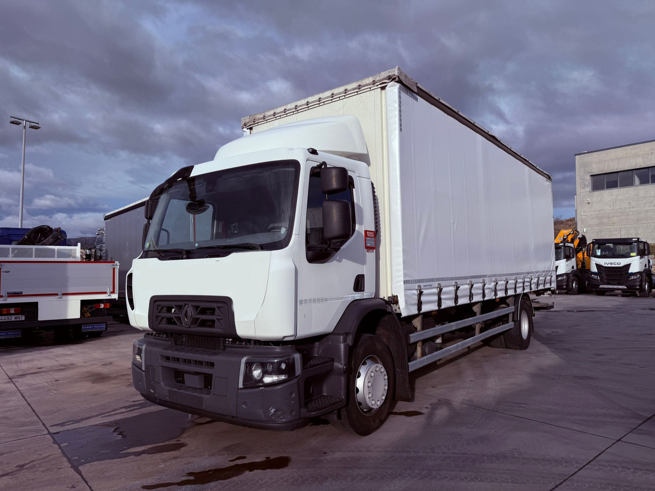 RENAULT D19 E6 (Tauliner) - Plane LKW: das Bild 1 RENAULT D19 E6 (Tauliner) - Plane LKW: das Bild 1