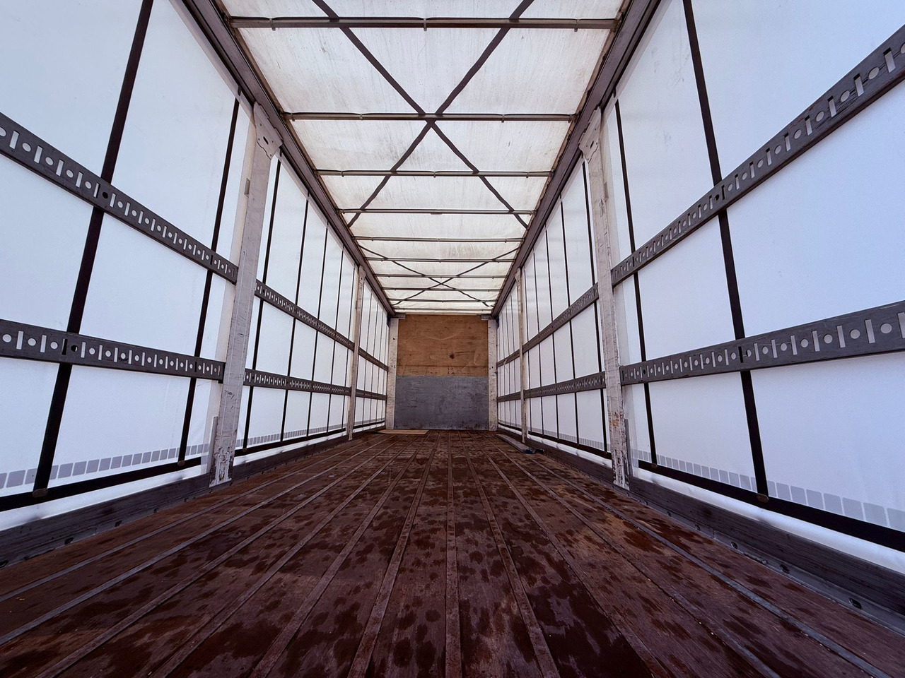 RENAULT D19 E6 (Tauliner) - Plane LKW: das Bild 2 RENAULT D19 E6 (Tauliner) - Plane LKW: das Bild 2