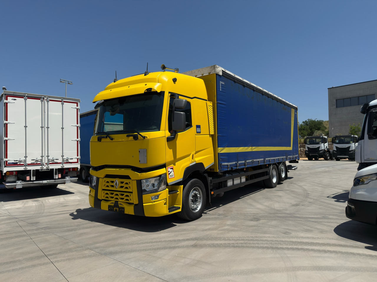 RENAULT T430 E6 (Tauliner) - Plane LKW: das Bild 1 RENAULT T430 E6 (Tauliner) - Plane LKW: das Bild 1