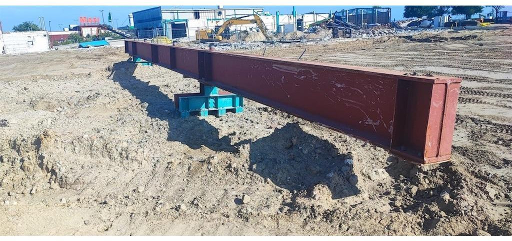 20,5 Meter - Baugeräte: das Bild 1 20,5 Meter - Baugeräte: das Bild 1