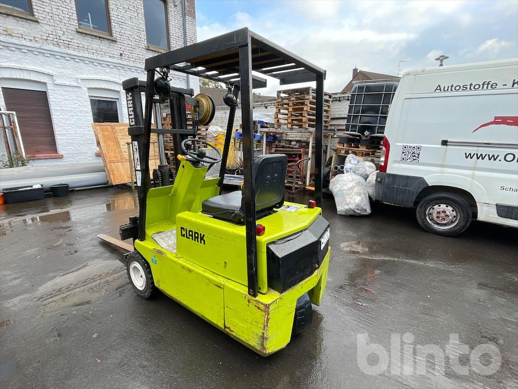 Clarklift TM15 - Elektrostapler: das Bild 4 Clarklift TM15 - Elektrostapler: das Bild 4