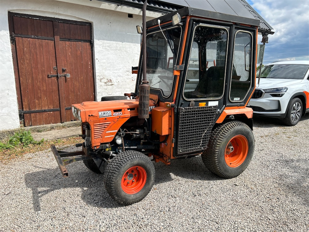KUBOTA B 7100 HST - Traktor: das Bild 2 KUBOTA B 7100 HST - Traktor: das Bild 2