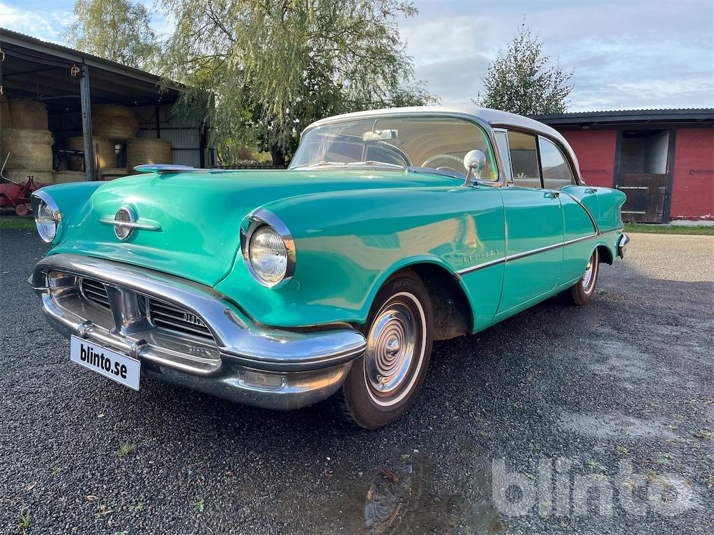 Oldsmobile 88 Holiday - PKW: das Bild 1 Oldsmobile 88 Holiday - PKW: das Bild 1