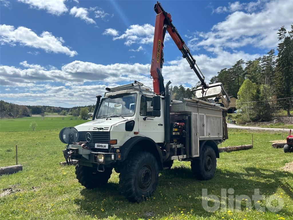 UNIMOG U 2150 L 4X4 med kran / personkorg / grävaggregat - Autokran: das Bild 1 UNIMOG U 2150 L 4X4 med kran / personkorg / grävaggregat - Autokran: das Bild 1
