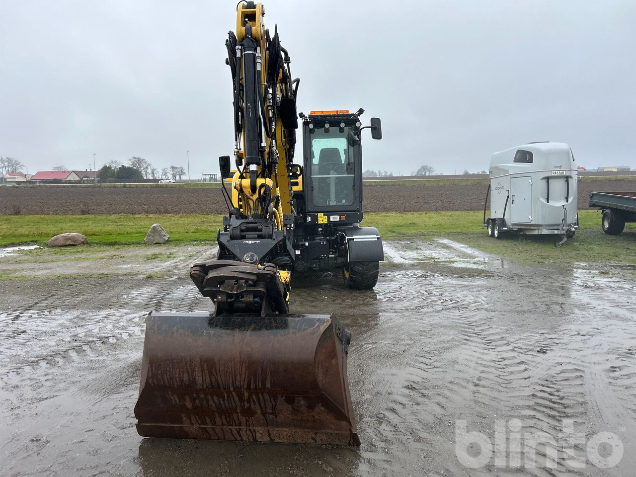 Yanmar B95W - Tippvagn - Tiltrotator - 6 Redskap - Mobilbagger: das Bild 3 Yanmar B95W - Tippvagn - Tiltrotator - 6 Redskap - Mobilbagger: das Bild 3