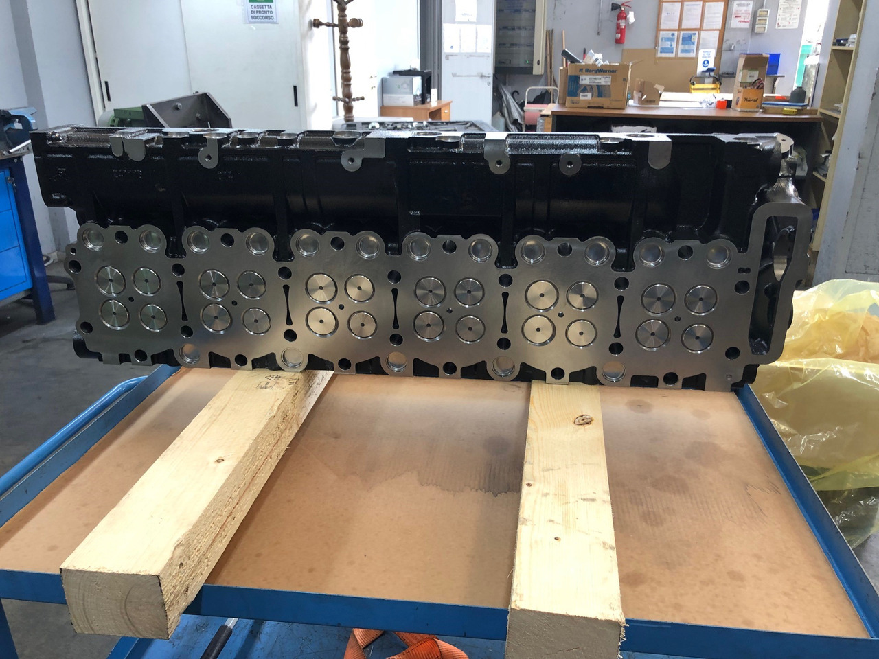 TESTATA MOTORE MAN D2676 EURO6C - Zylinderkopf: das Bild 4 TESTATA MOTORE MAN D2676 EURO6C - Zylinderkopf: das Bild 4