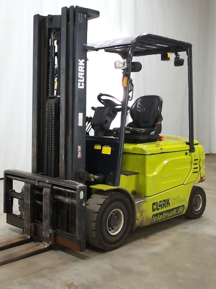 Clark GEX25 - Elektrostapler: das Bild 1 Clark GEX25 - Elektrostapler: das Bild 1