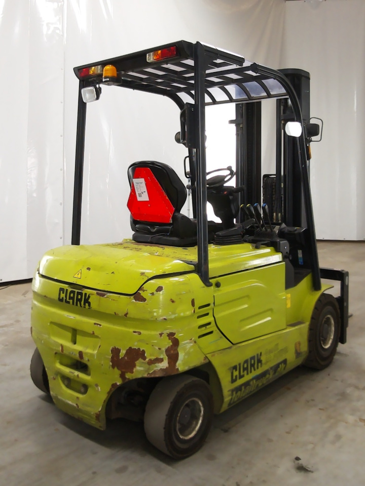 Clark GEX25 - Elektrostapler: das Bild 2 Clark GEX25 - Elektrostapler: das Bild 2