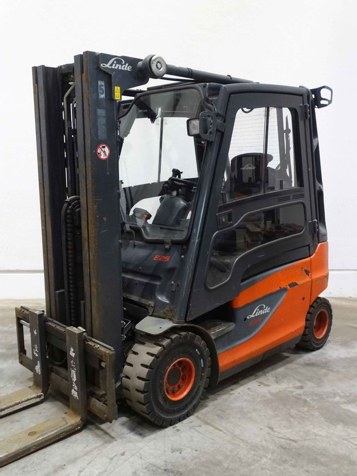 Linde E25-01 - Elektrostapler: das Bild 1 Linde E25-01 - Elektrostapler: das Bild 1