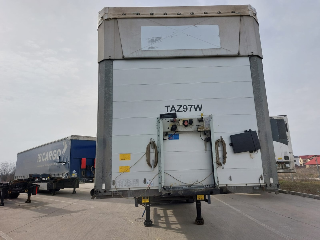 Schmitz Cargobull SCB*S3B - Planenauflieger: das Bild 2 Schmitz Cargobull SCB*S3B - Planenauflieger: das Bild 2