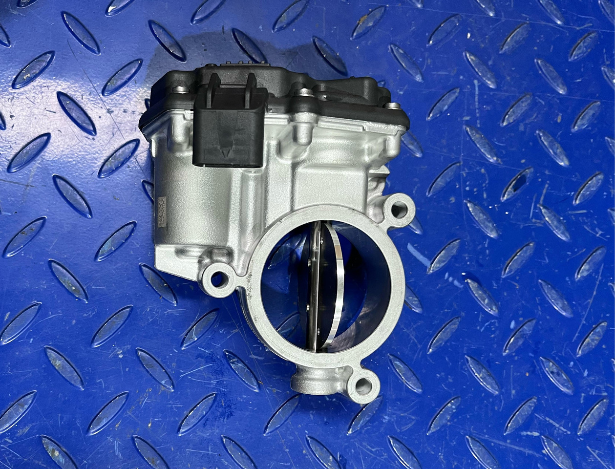 Mercedes Benz OM654 Throttle Valve A6540900070 - Ventil: das Bild 1 Mercedes Benz OM654 Throttle Valve A6540900070 - Ventil: das Bild 1