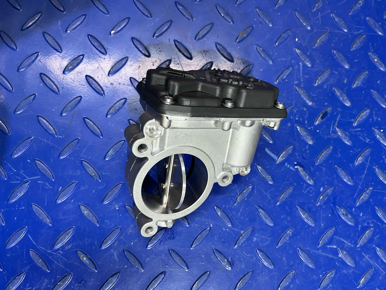 Mercedes Benz OM654 Throttle Valve A6540900070 - Ventil: das Bild 2 Mercedes Benz OM654 Throttle Valve A6540900070 - Ventil: das Bild 2