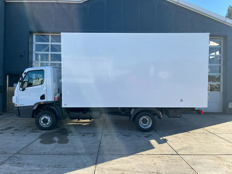 Mercedes-Benz Accelo 915 4x2 Closed Cargo Truck - Koffer LKW: das Bild 2 Mercedes-Benz Accelo 915 4x2 Closed Cargo Truck - Koffer LKW: das Bild 2