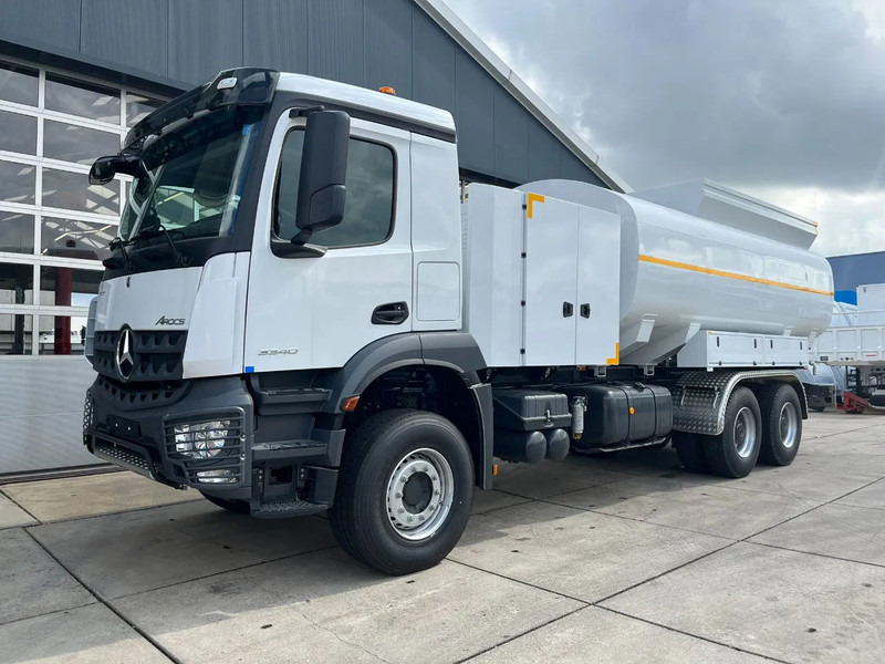 Mercedes-Benz Arocs 4040 6x6 Water Tank Truck - Tankwagen: das Bild 1 Mercedes-Benz Arocs 4040 6x6 Water Tank Truck - Tankwagen: das Bild 1