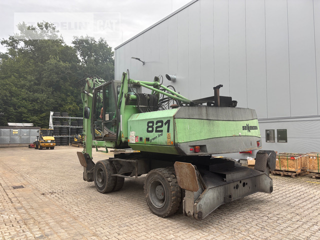 Sennebogen 821 - Umschlagbagger: das Bild 2 Sennebogen 821 - Umschlagbagger: das Bild 2