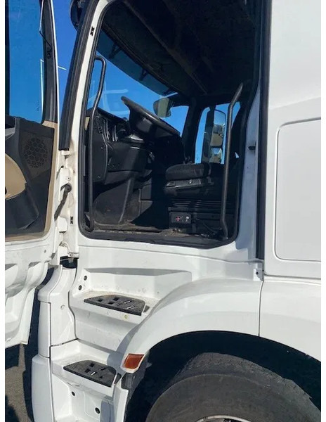 Mercedes-Benz Actros 1840 stream space cabine met spoilers fenders en zonneklep - Sattelzugmaschine: das Bild 3 Mercedes-Benz Actros 1840 stream space cabine met spoilers fenders en zonneklep - Sattelzugmaschine: das Bild 3