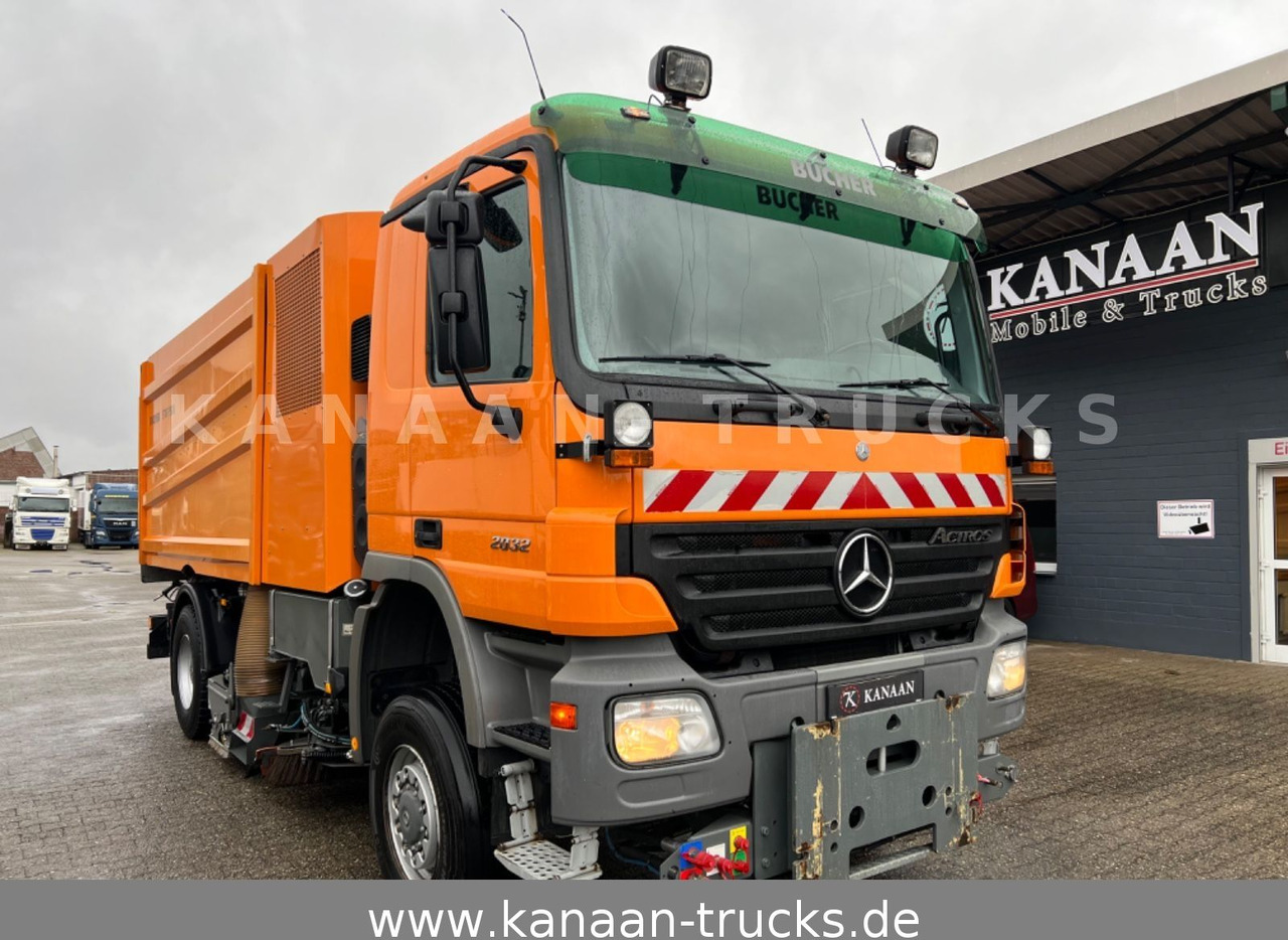 Mercedes-Benz 2032 Actros 4x4 Bucher STKF 9500 AIRPORT KLIMA - Kehrmaschine: das Bild 2 Mercedes-Benz 2032 Actros 4x4 Bucher STKF 9500 AIRPORT KLIMA - Kehrmaschine: das Bild 2