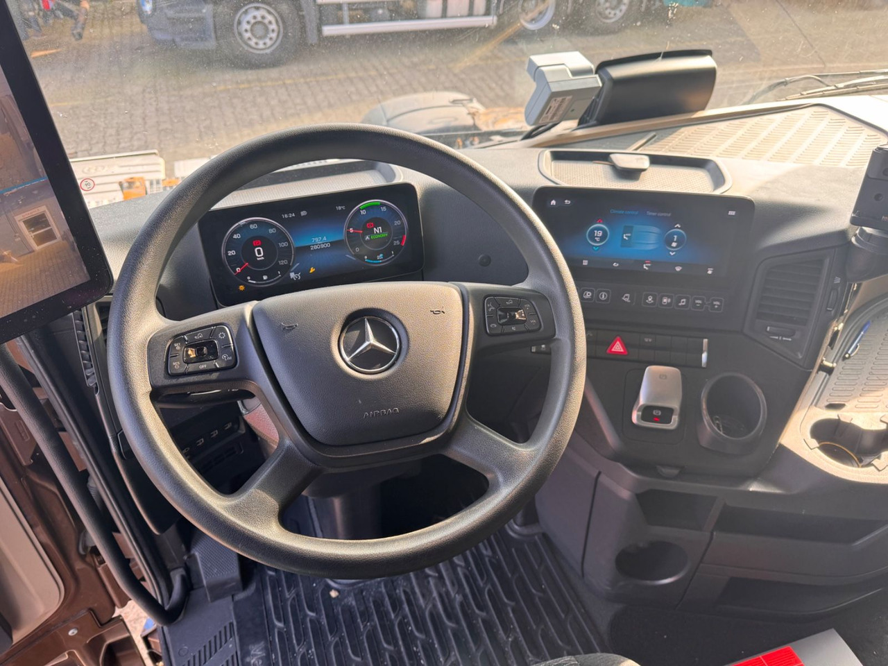 Mercedes-Benz 1848 Actros 5 BigSPace - Sattelzugmaschine: das Bild 3 Mercedes-Benz 1848 Actros 5 BigSPace - Sattelzugmaschine: das Bild 3