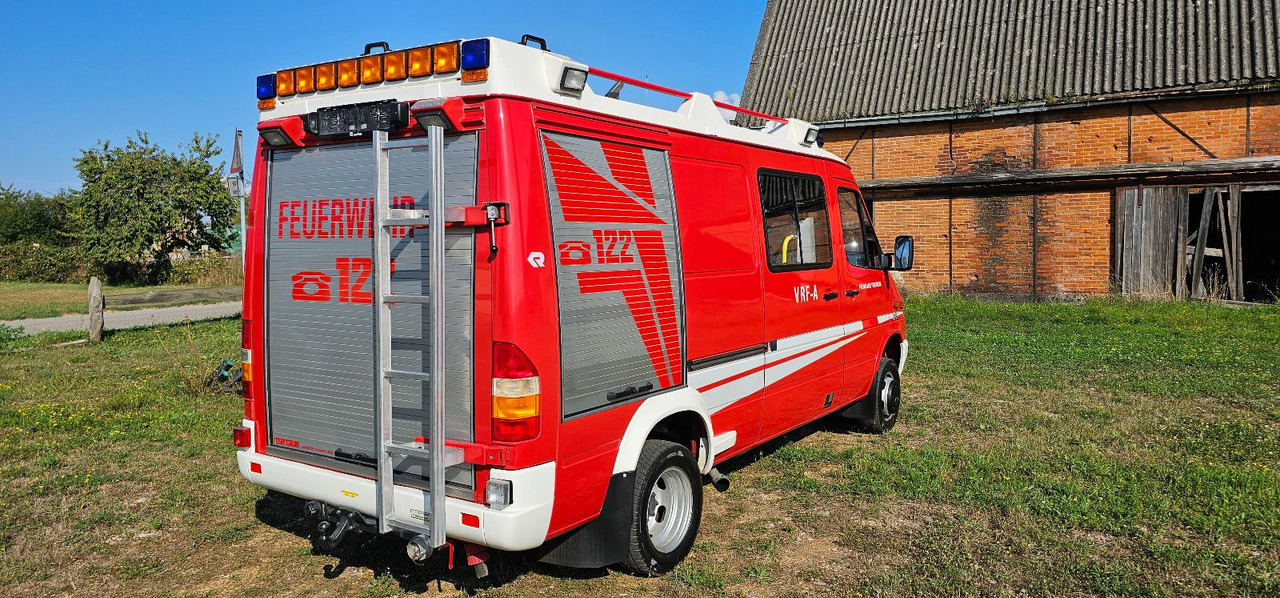 Mercedes-Benz Allrad Sprinter 416 Feuerwehr 4x4 VAN - Transporter: das Bild 5 Mercedes-Benz Allrad Sprinter 416 Feuerwehr 4x4 VAN - Transporter: das Bild 5