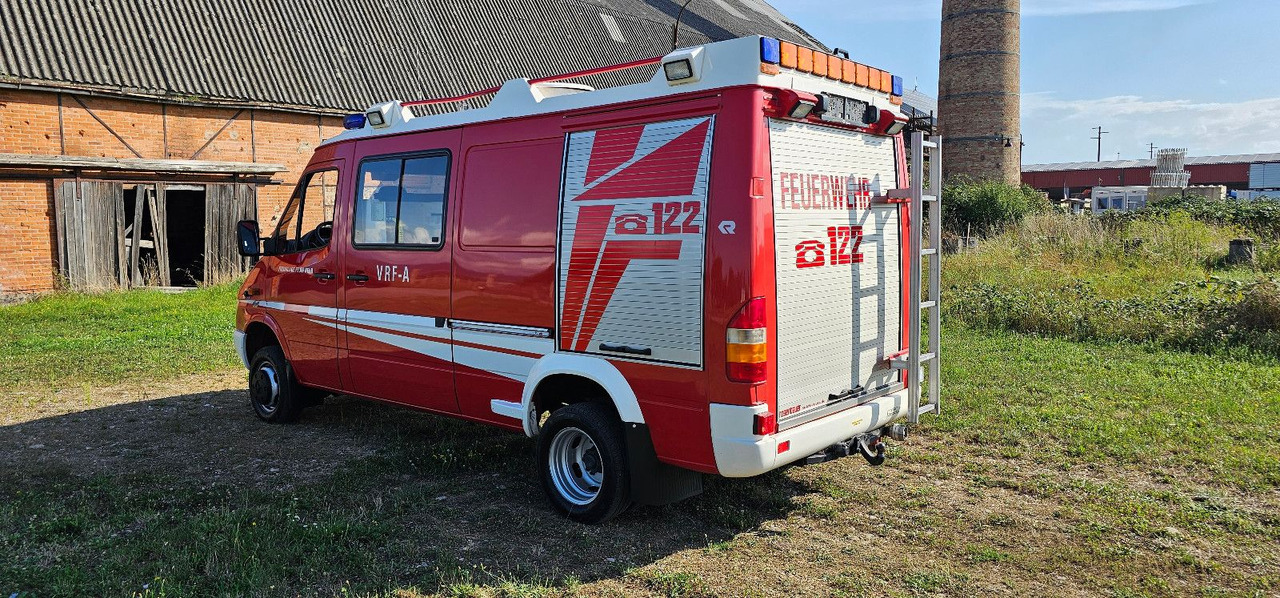 Mercedes-Benz Allrad Sprinter 416 Feuerwehr 4x4 VAN - Transporter: das Bild 4 Mercedes-Benz Allrad Sprinter 416 Feuerwehr 4x4 VAN - Transporter: das Bild 4