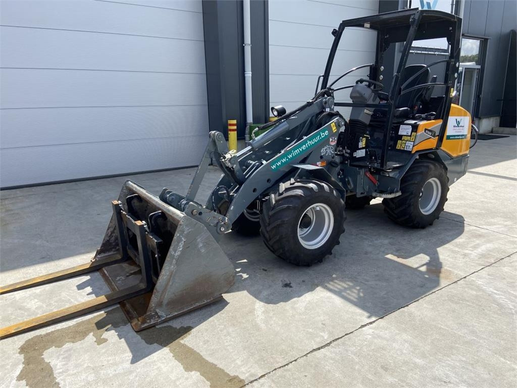 GiANT G2700 Xtra HD (6436) - Hoflader: das Bild 2 GiANT G2700 Xtra HD (6436) - Hoflader: das Bild 2