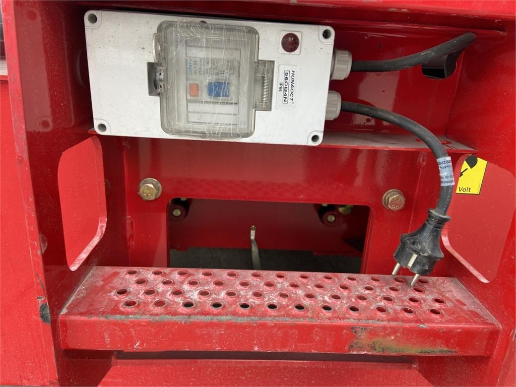 Magni ES1612ACP (7896) - Scherenbühne: das Bild 4 Magni ES1612ACP (7896) - Scherenbühne: das Bild 4