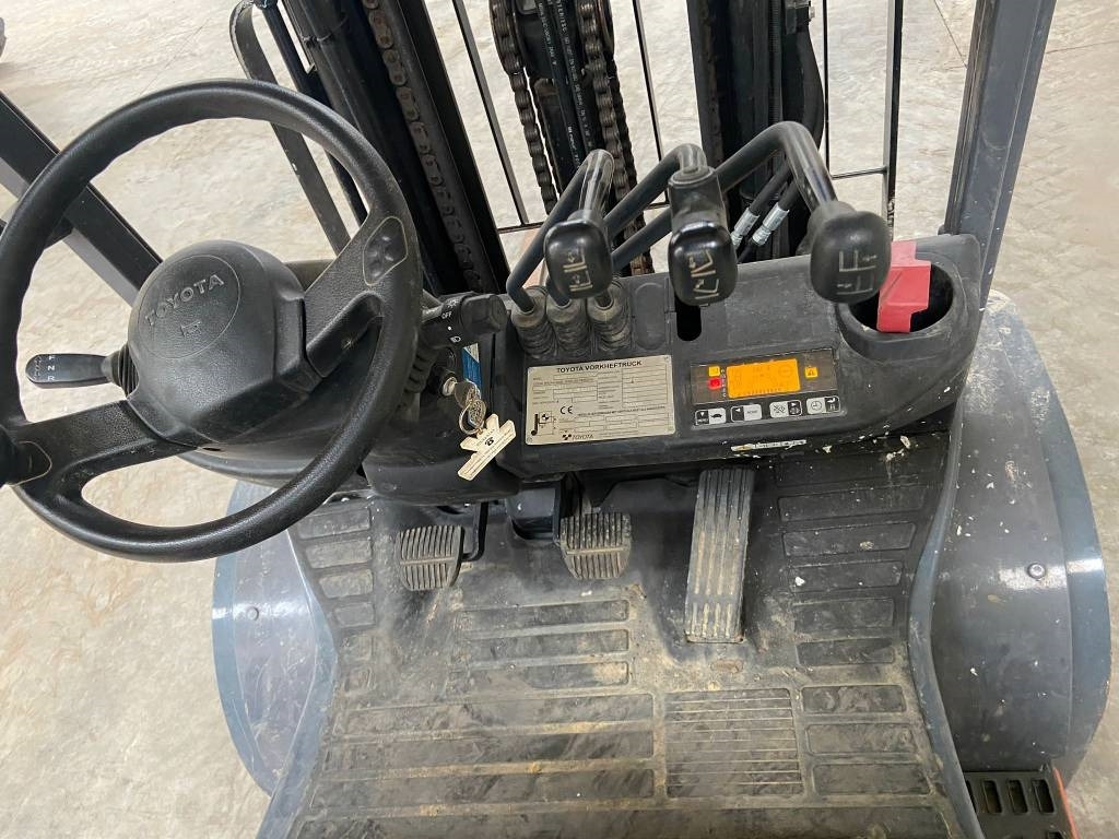 Toyota 52-8 FD 30 - Dieselstapler: das Bild 3 Toyota 52-8 FD 30 - Dieselstapler: das Bild 3