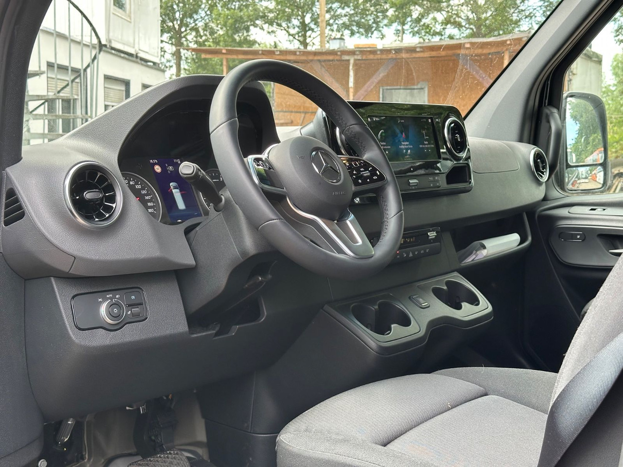 Mercedes-Benz Sprinter 519 CDi 4x4 H+L 360° Cam.*Navi*253.4 Km - Kleinbus, Personentransporter: das Bild 4 Mercedes-Benz Sprinter 519 CDi 4x4 H+L 360° Cam.*Navi*253.4 Km - Kleinbus, Personentransporter: das Bild 4