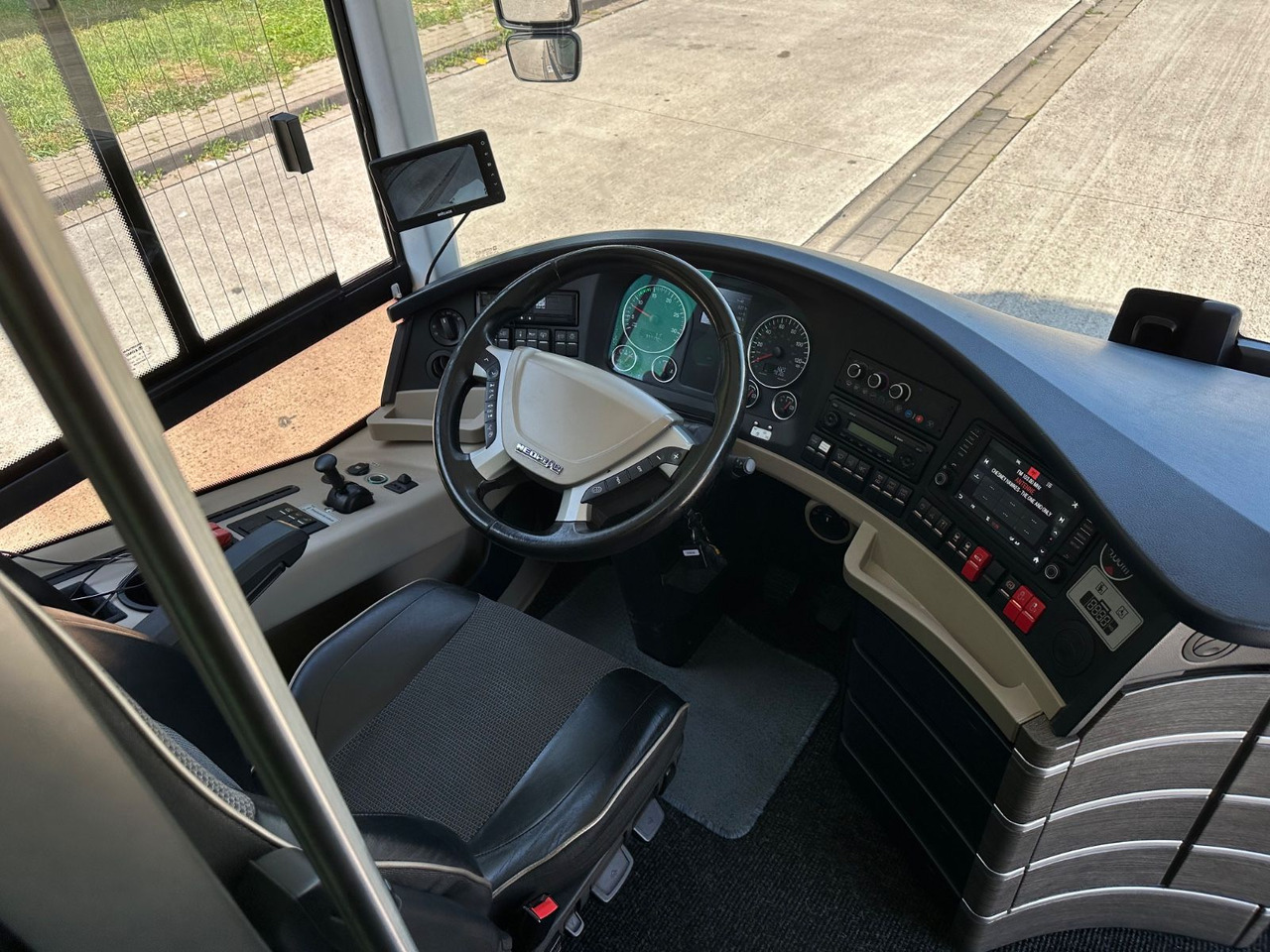 Neoplan P06 Skyliner L (83 Sitze*TOP*Motor Neu*Panorama) - Doppeldeckerbus: das Bild 4 Neoplan P06 Skyliner L (83 Sitze*TOP*Motor Neu*Panorama) - Doppeldeckerbus: das Bild 4