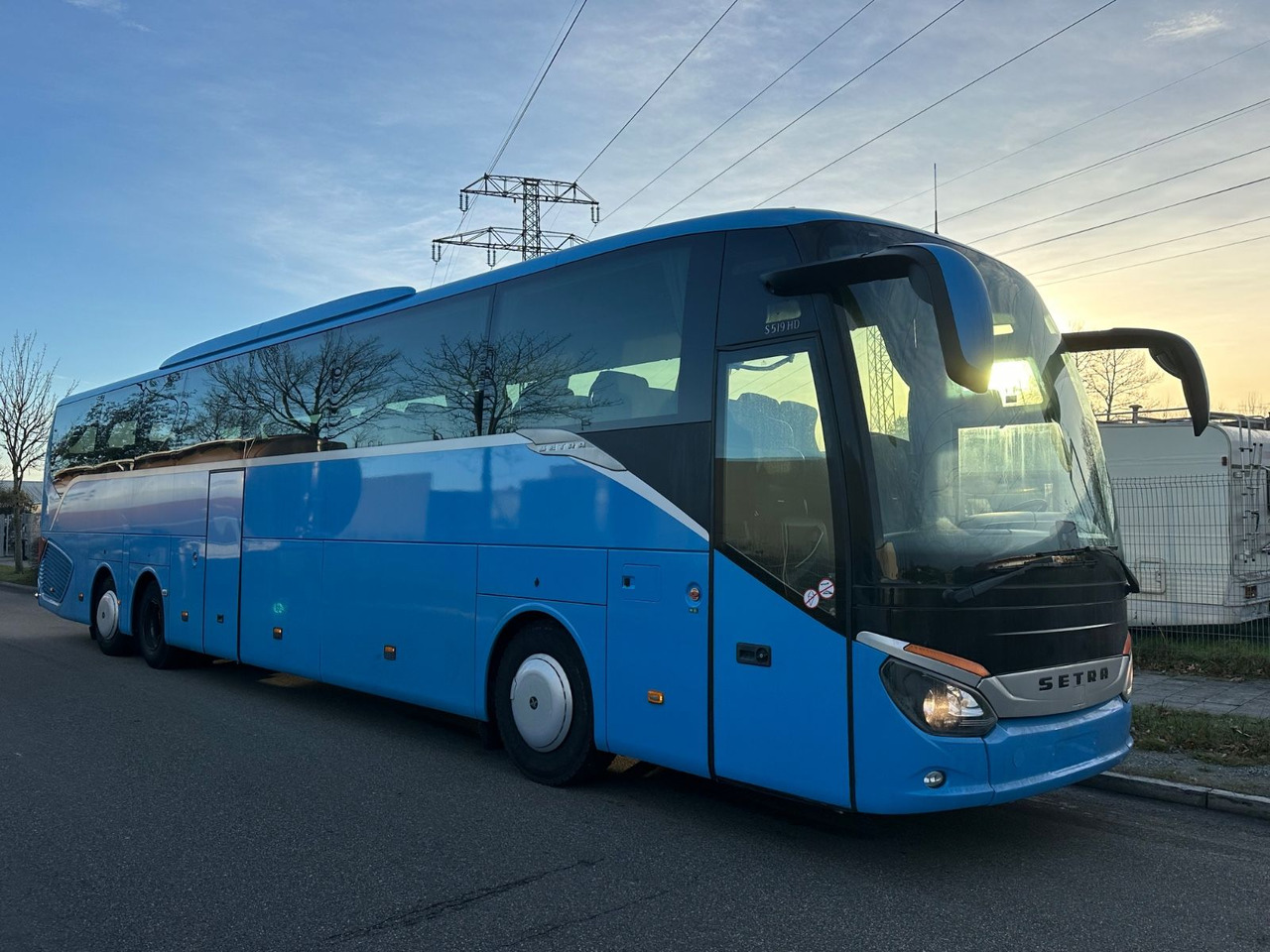 Setra S 519 HD (67 Sitze*TOP) - Reisebus: das Bild 1 Setra S 519 HD (67 Sitze*TOP) - Reisebus: das Bild 1